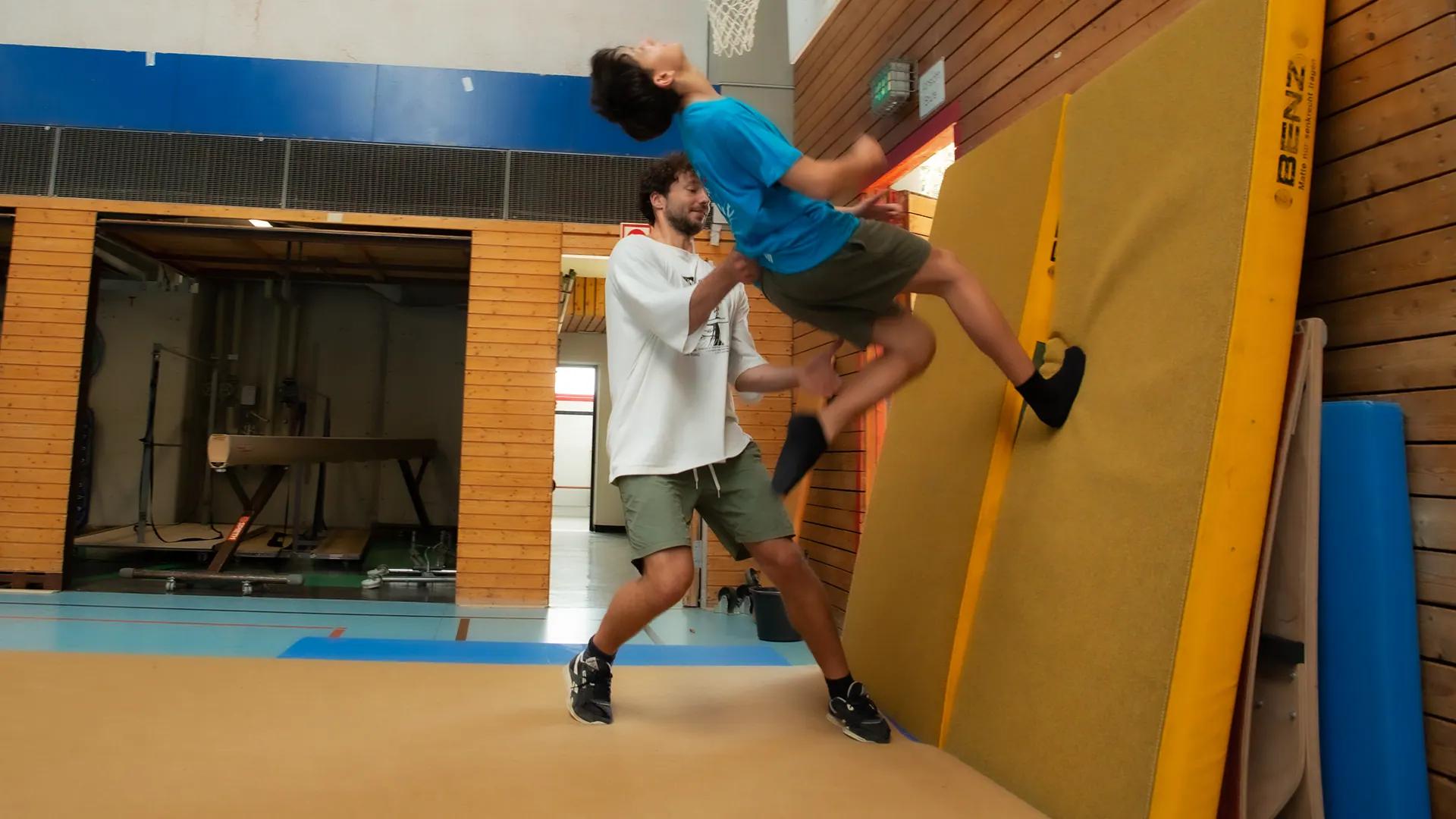 Wall-Run mit Trainer-Unterstützung — WEMOVE.