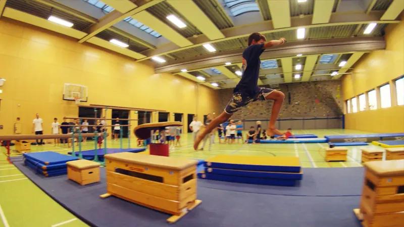 Kinder feiern Geburtstag in der WEMOVE.-Sporthalle