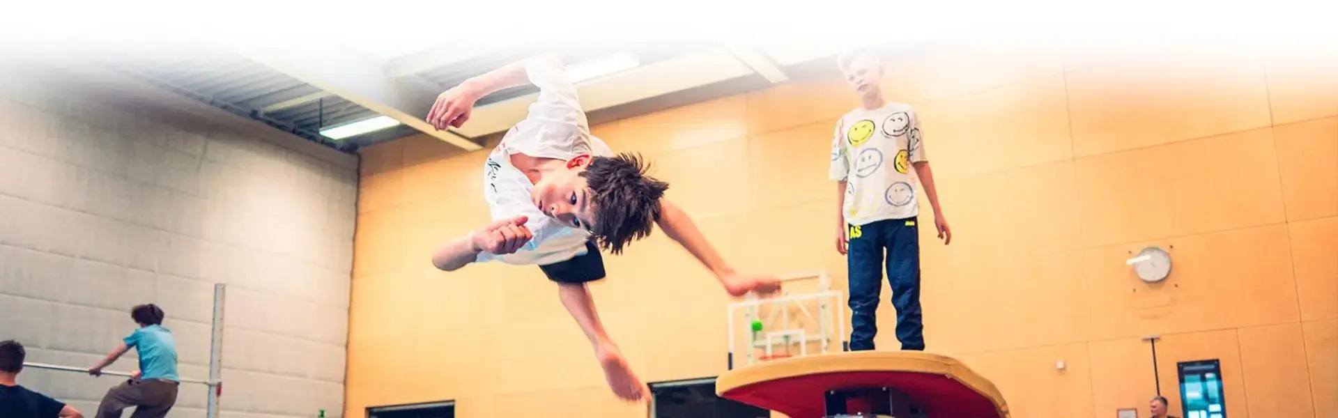 Schulklasse beim Bewegungstag im WEMOVE.-Studio